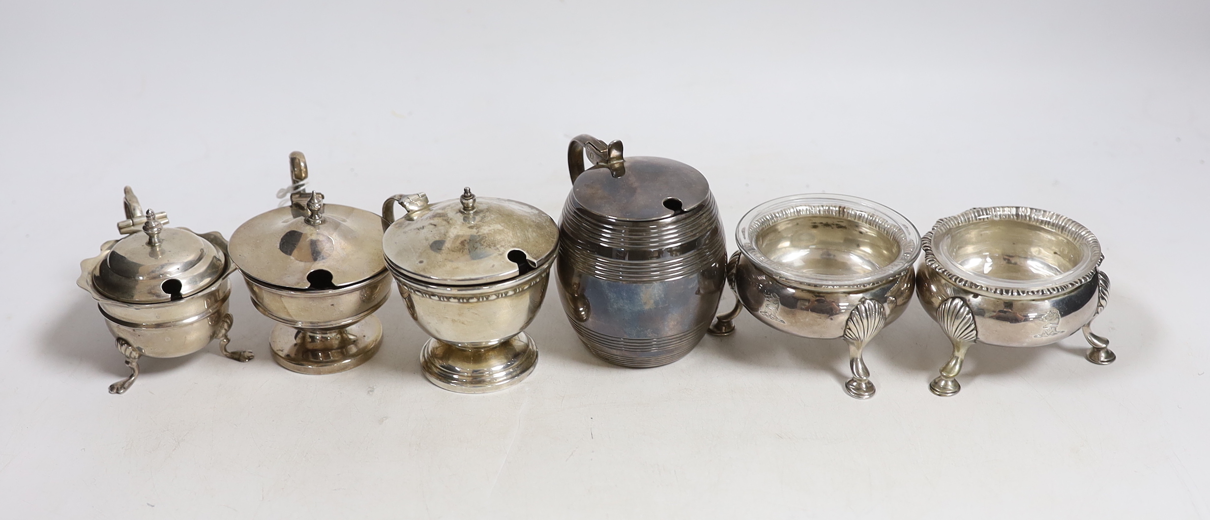 A pair of George III silver bun salts, London, 1767, together with four assorted George V silver mustard pots.